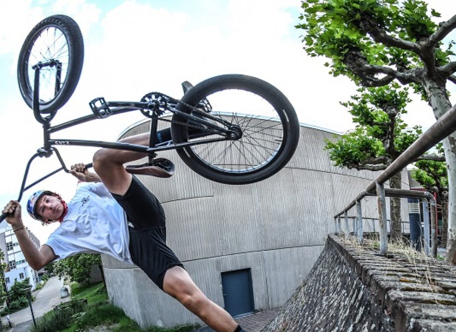 BMX street clip with Paul Thoelen