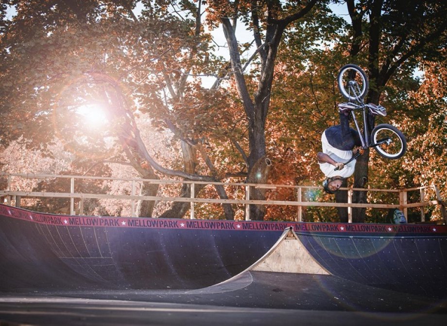 BMX Autumn greetings from Leon Binckebanck