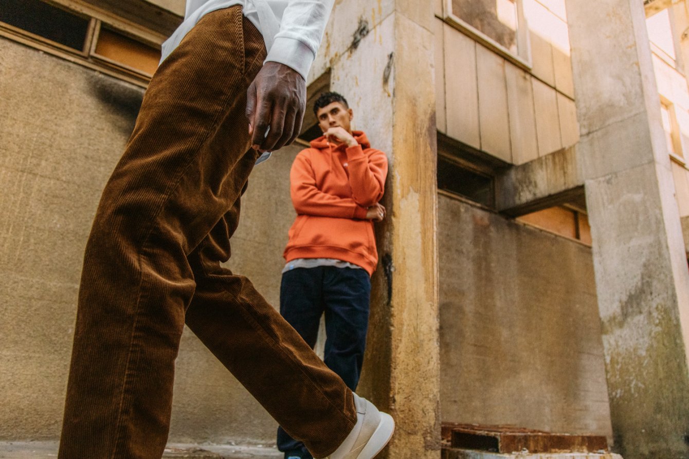 Regular-Flex-Chino-Brown-Cord-Regular-Logo-Longsleeve-Snow-White-Space-Longsleeve-Blue-Black-Melange-Regular-Flex-Chino-Navy-Cord-Regular-Logo-Longsleeve-Vintage-Sand-Regular-Logo-Hoodie-Orange-5
