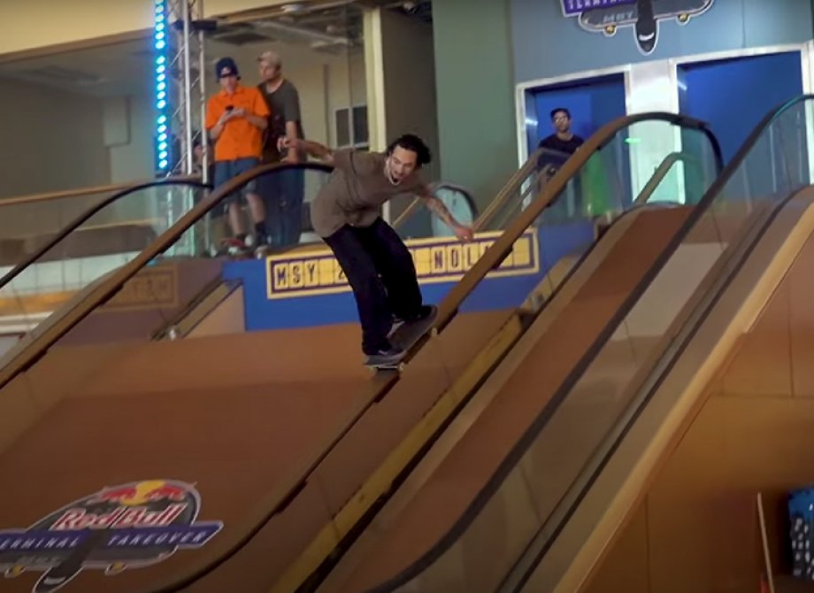 Jason Lijnzaat - Skating an abandoned airport