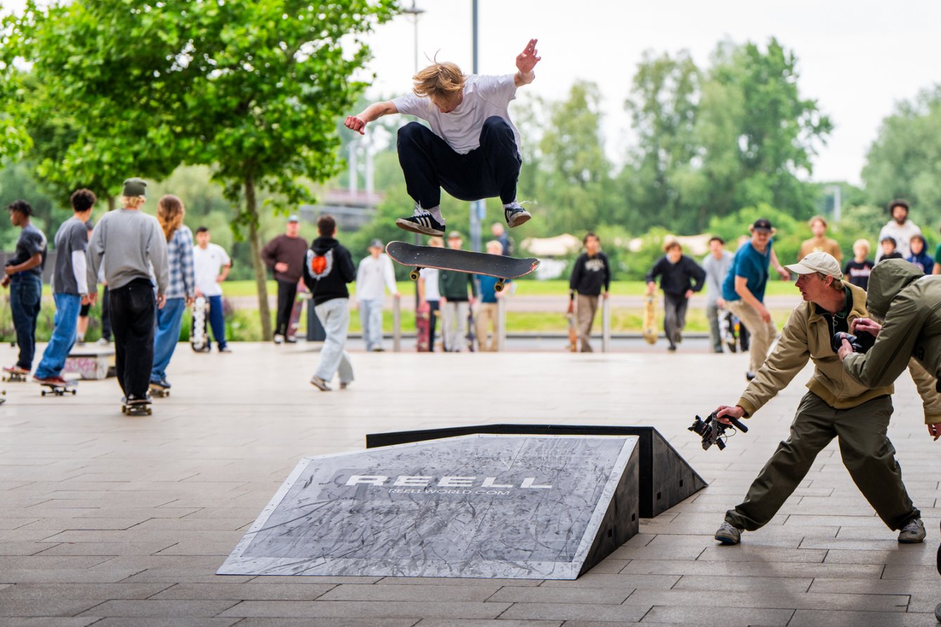Reell-Arnhem-Sunday-Skate-Session-Provinciehuis-emile-de-vos-fs-flip