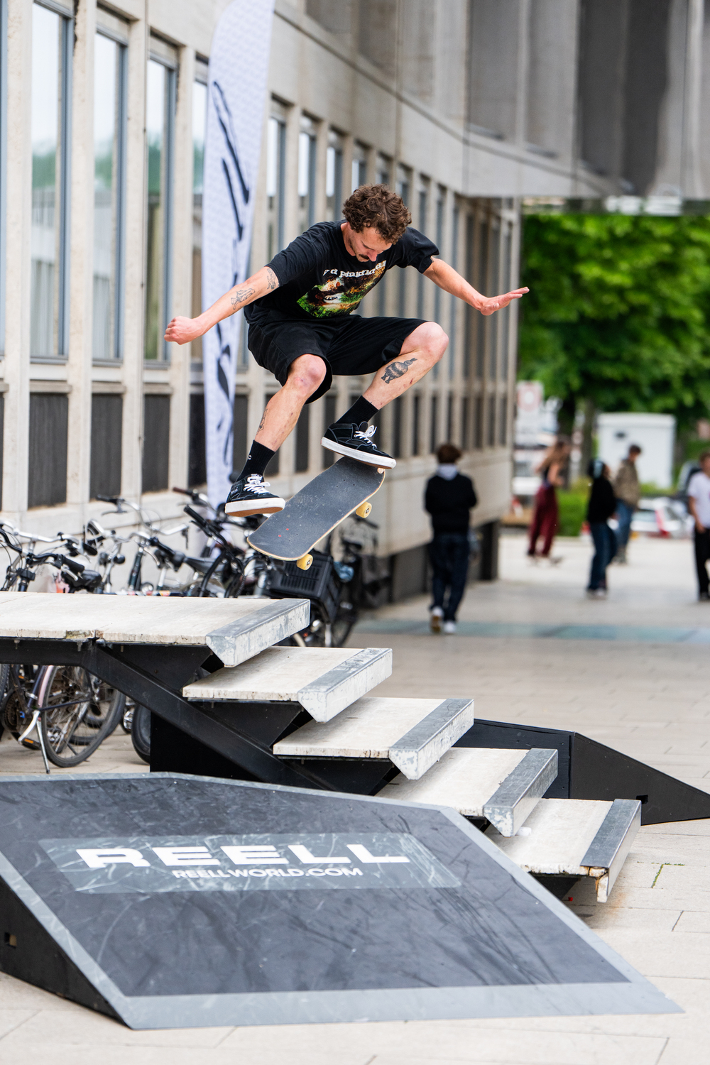 Reell-Arnhem-Sunday-Skate-Session-Provinciehuis-jelle-maatman-kickflip-crooked-1