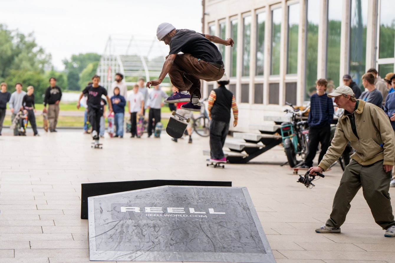 Reell-Arnhem-Sunday-Skate-Session-Provinciehuis-jersey-nelom