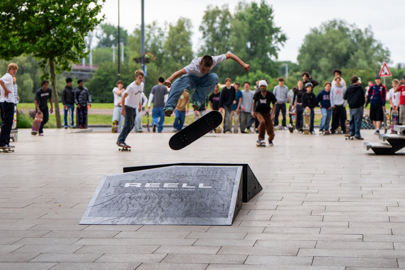 Reell-Arnhem-Sunday-Skate-Session-Provinciehuis-treflip