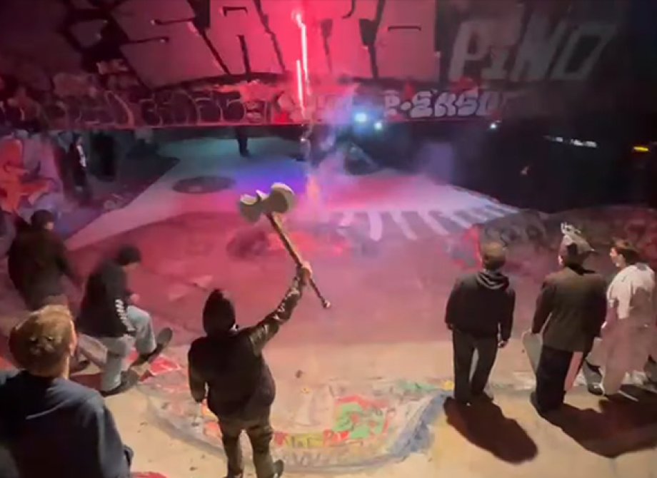 Attack on Schnett IV Clip